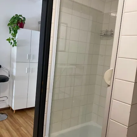 Cozy Close Center Apartment *