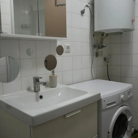 Cozy Close Center Apartment